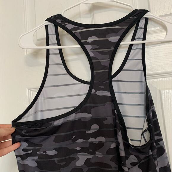 Zyia active camo print layering tank - Picture 6 of 8